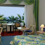 Palm & Larnaca