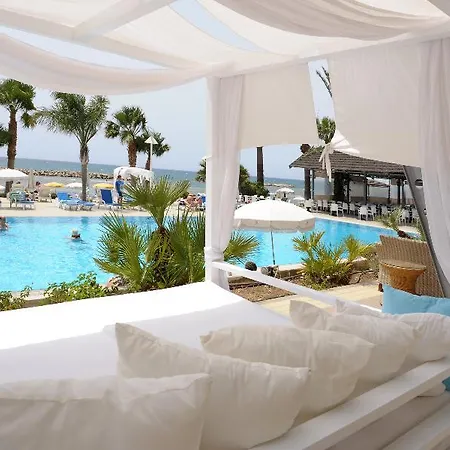 Rezort Palm Beach & Larnaca