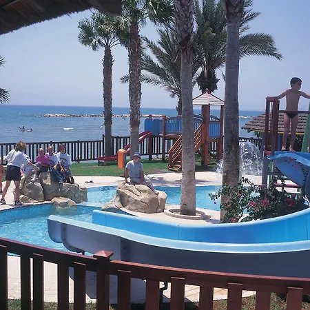 Palm Beach & Rezort Larnaca