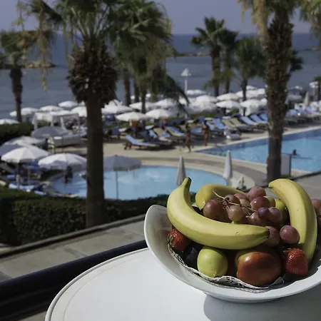 Palm Beach & Rezort Larnaca