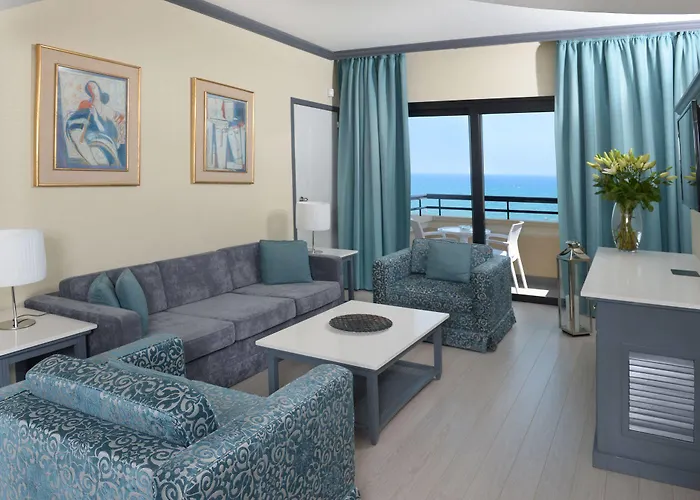 Resort Palm & Larnaca