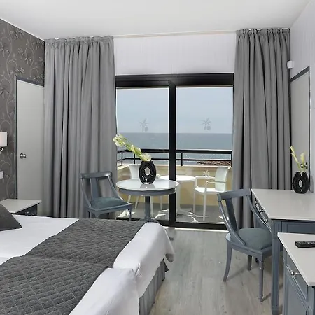 Resort Palm &