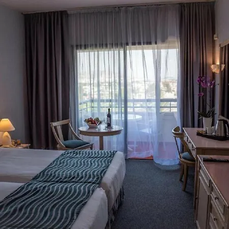 Курортный комплекс Palm & 4*