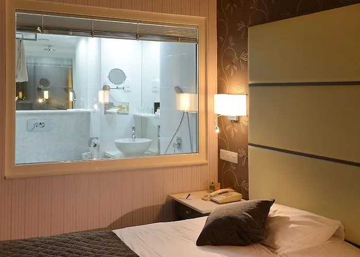 Complex Palm & Larnaca