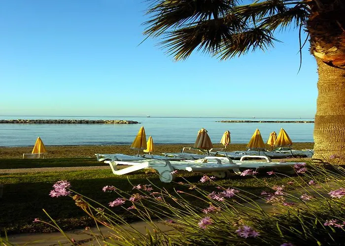 Курортний комплекс Palm & 4*