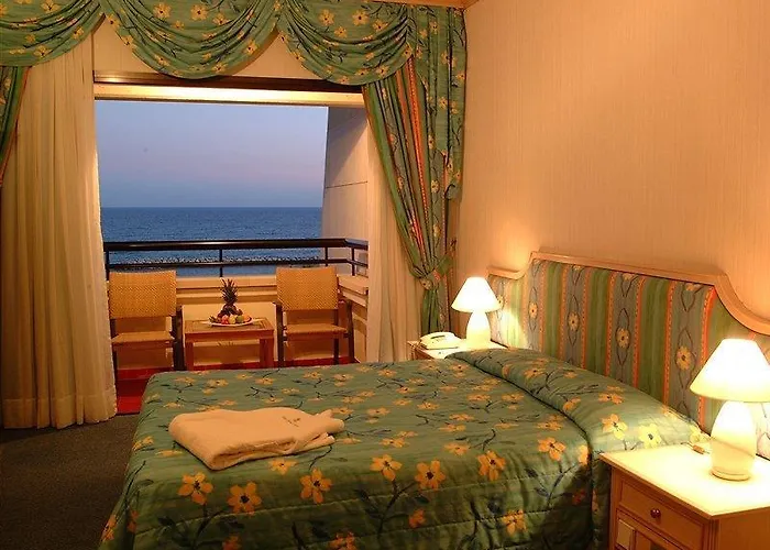 Курортний комплекс Palm & 4*