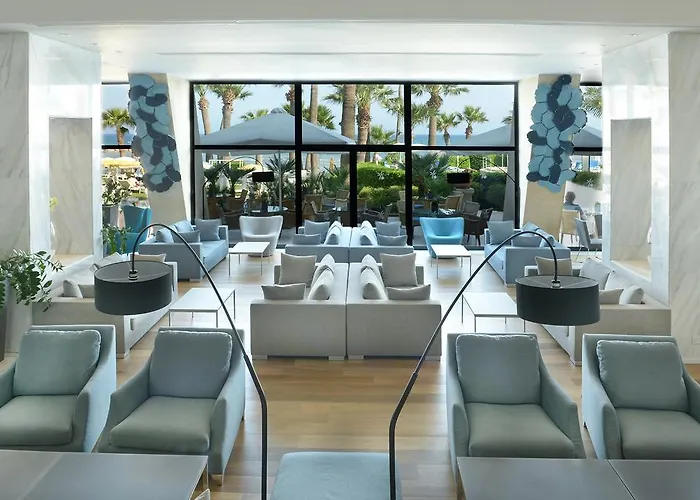 Курортний комплекс Palm & 4*