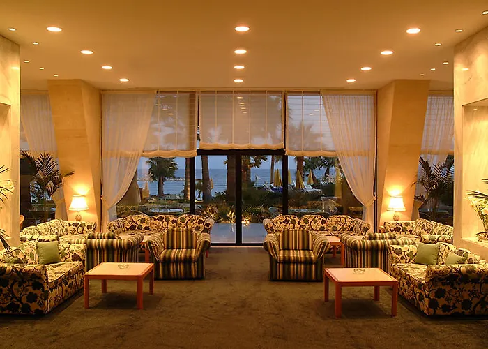 Complex Palm & Larnaca